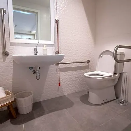 Gest Hotel *